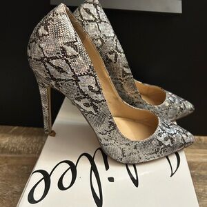 Chic Snakeskin Patterned Heels